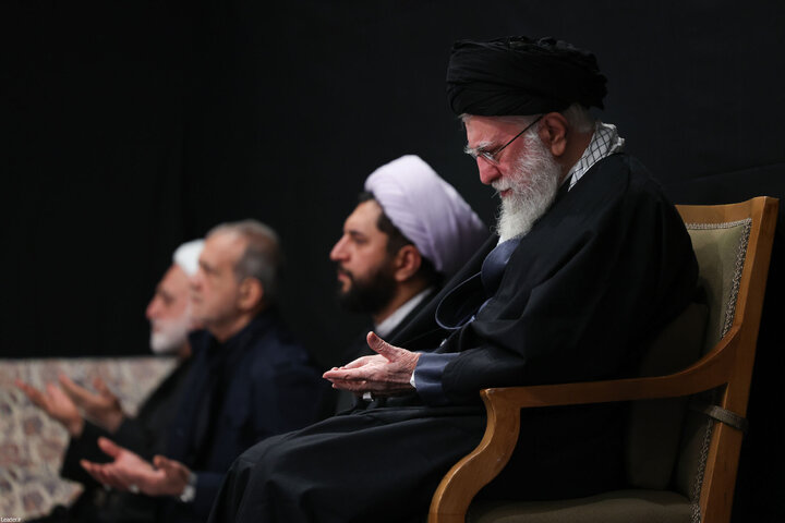 مراسم عزاداری ایام شهادت حضرت زهرا(س) با حضور رهبر انقلاب