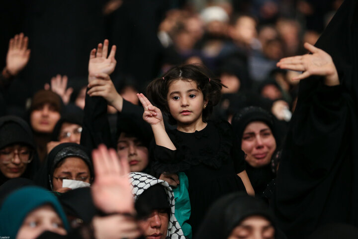 مراسم عزاداری ایام شهادت حضرت زهرا(س) با حضور رهبر انقلاب