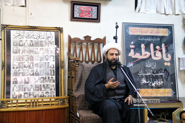 نیم قرن هم نوایی با داغ فاطمی ; حسینیه حضرت زهرا (س)کرمانشاه