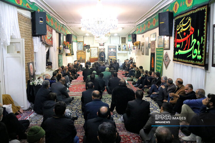 نیم قرن هم نوایی با داغ فاطمی ; حسینیه حضرت زهرا (س)کرمانشاه