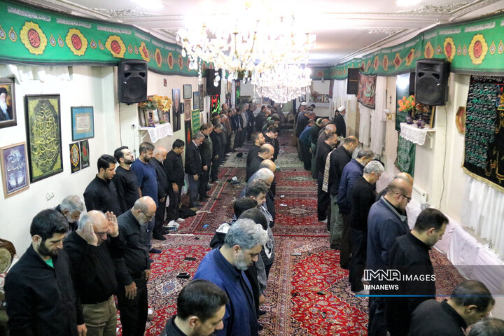 نیم قرن هم نوایی با داغ فاطمی ; حسینیه حضرت زهرا (س)کرمانشاه