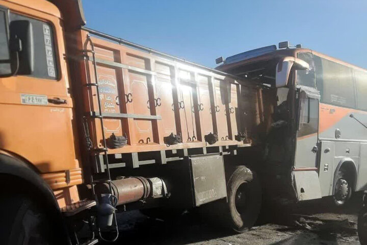 تصادف زنجیره‌ای در آزادراه پیامبر اعظم (ص) با یک فوتی و ۱۶ مصدوم