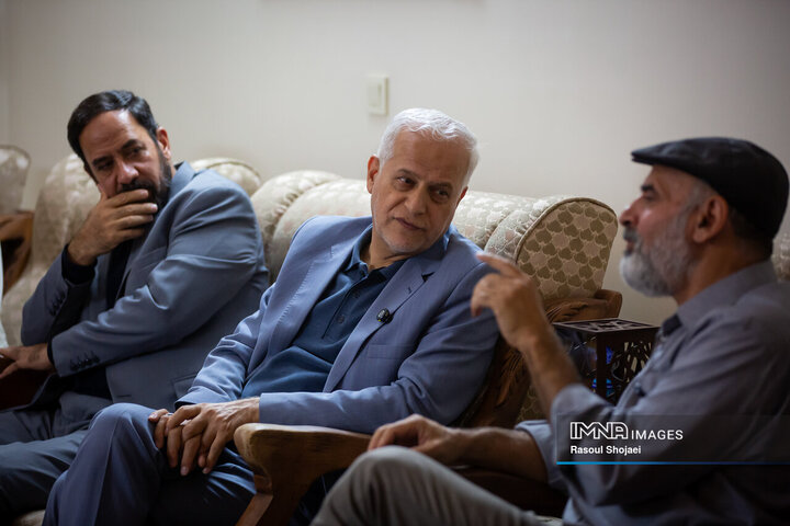 دیدار شهردار اصفهان با پیشکسوت عکاسی