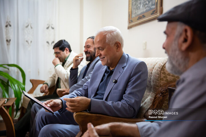 دیدار شهردار اصفهان با پیشکسوت عکاسی