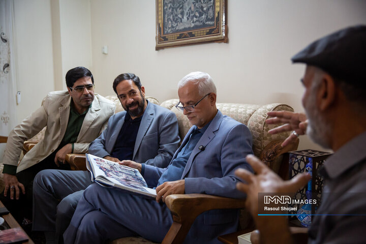 دیدار شهردار اصفهان با پیشکسوت عکاسی