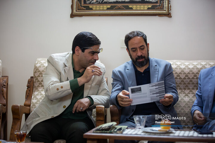 دیدار شهردار اصفهان با پیشکسوت عکاسی