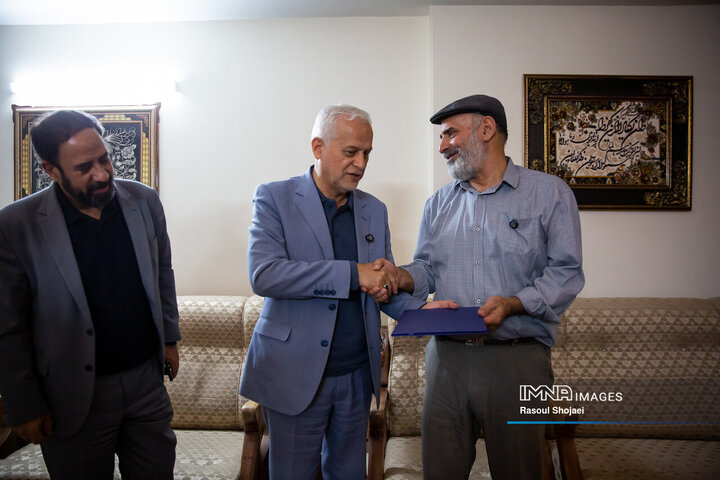 دیدار شهردار اصفهان با پیشکسوت عکاسی