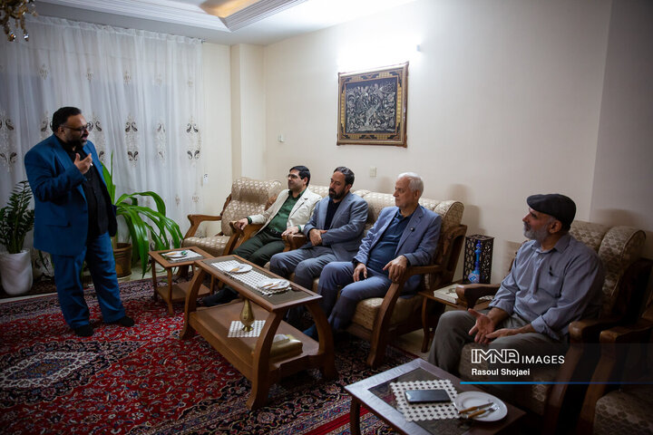 دیدار شهردار اصفهان با پیشکسوت عکاسی