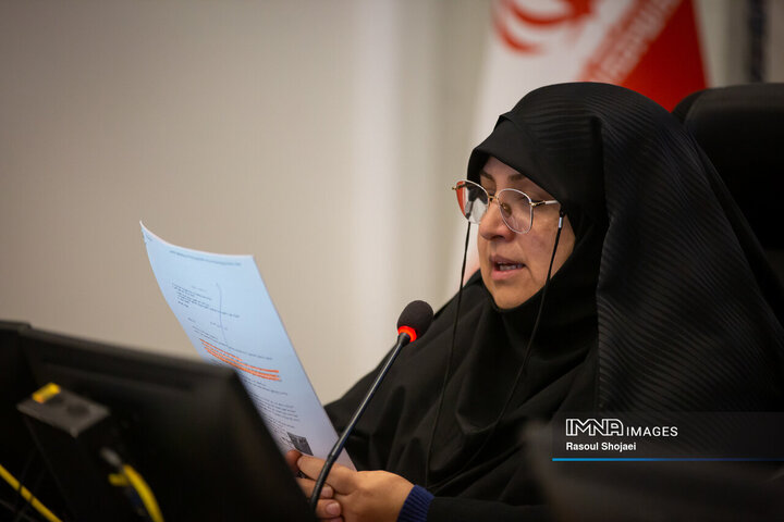 فرزانه کلاهدوزان، رئیس کمیسیون خانواده، بانوان و جوانان شورای اسلامی شهر اصفهان