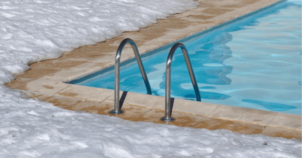 چگونه در زمستان از آب استخر محافظت کنیم؟