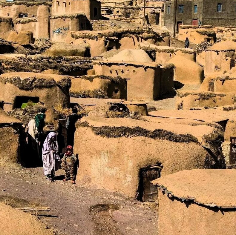 Makhunik “Lilliput Village” of Iran|Mystery Etched Into Its Hills