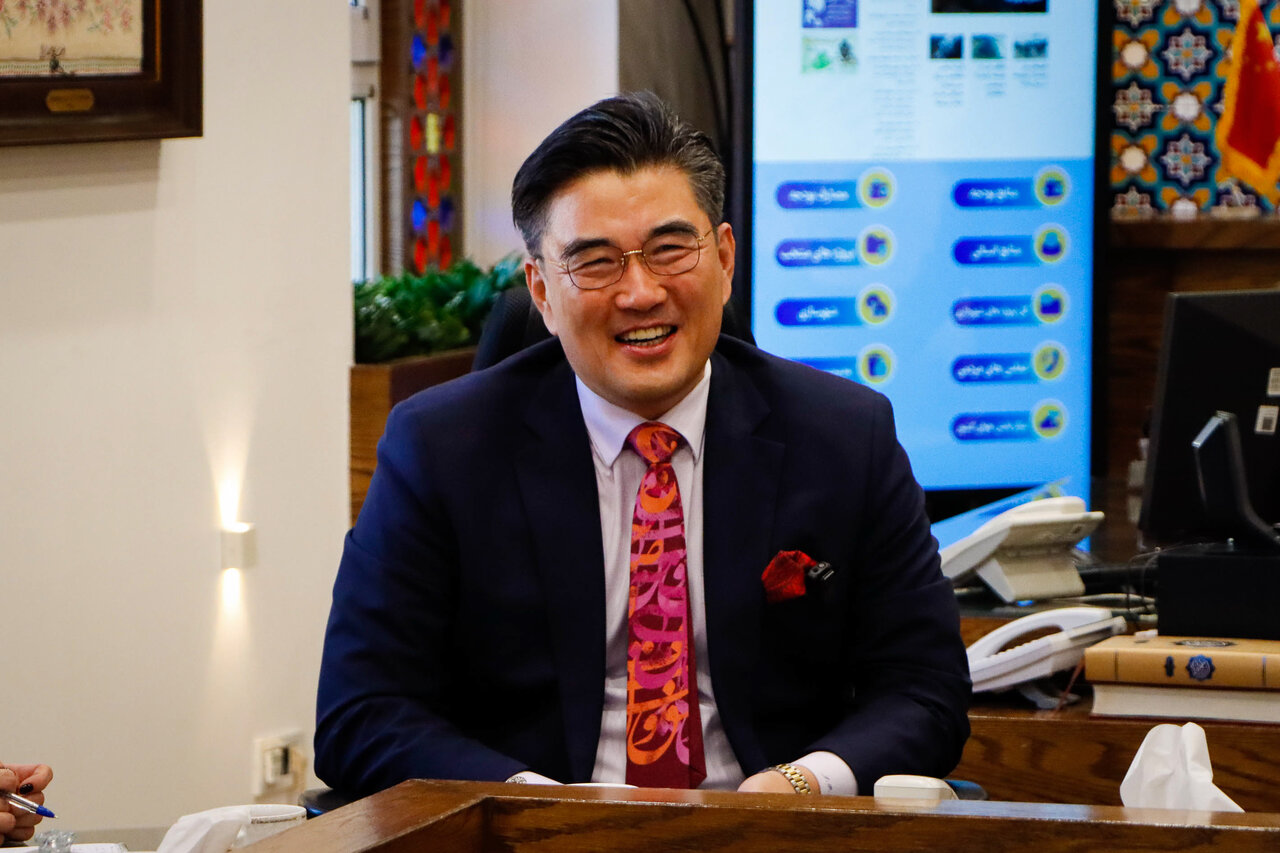 Ambassadors Turn from Messengers to Makers of Meaning in Global Relations