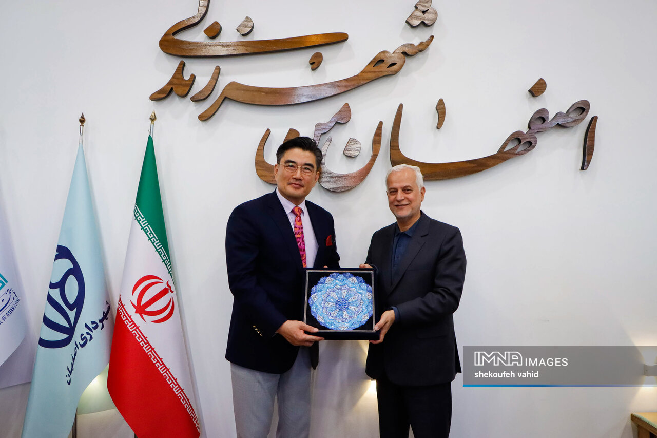 Isfahan can lead the world by uniting humanity and technology