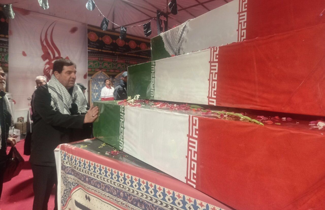 وداع تهرانی‌ها با ۱۰۰ شهید گمنام در موزه دفاع مقدس+ عکس