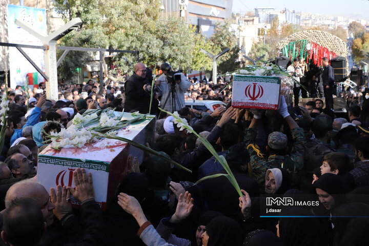 تشییع ۳ شهید گمنام در سنندج