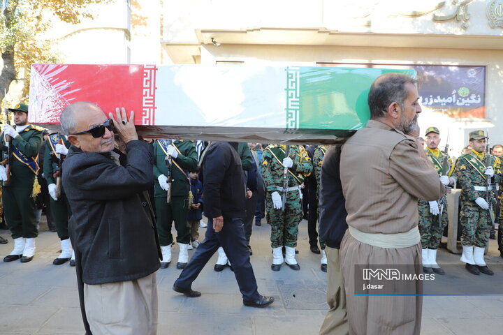 تشییع ۳ شهید گمنام در سنندج