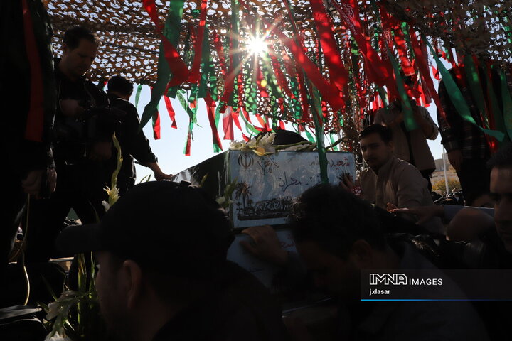 تشییع ۳ شهید گمنام در سنندج