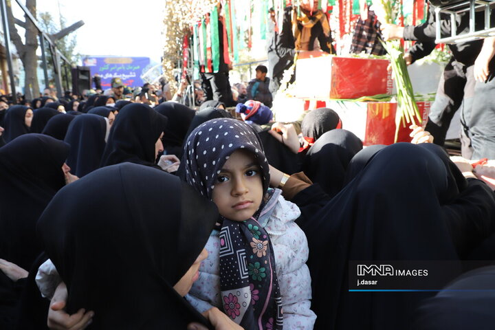 تشییع ۳ شهید گمنام در سنندج