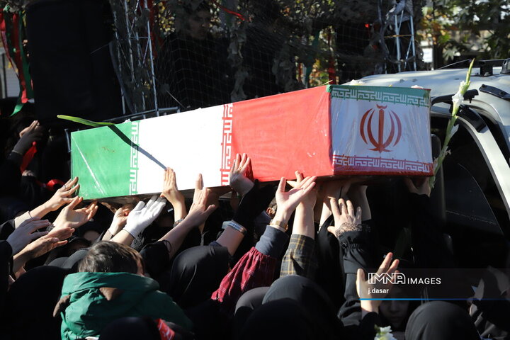 تشییع ۳ شهید گمنام در سنندج