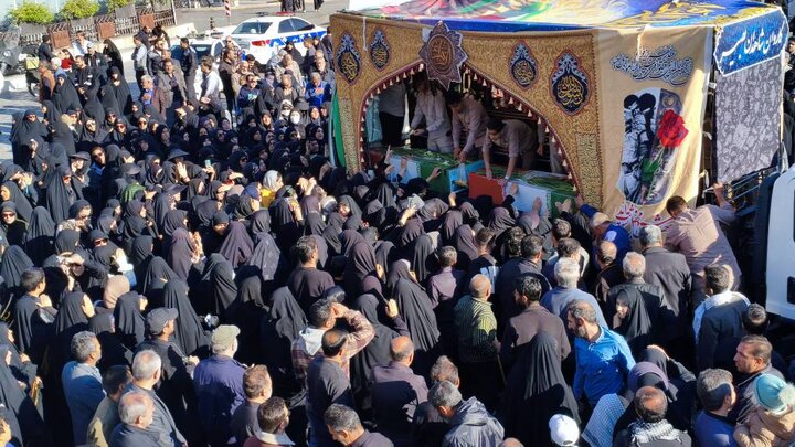 بدرقه باشکوه ۱۲ شهید دفاع مقدس در سالروز شهادت حضرت زهرا(س) در شیراز