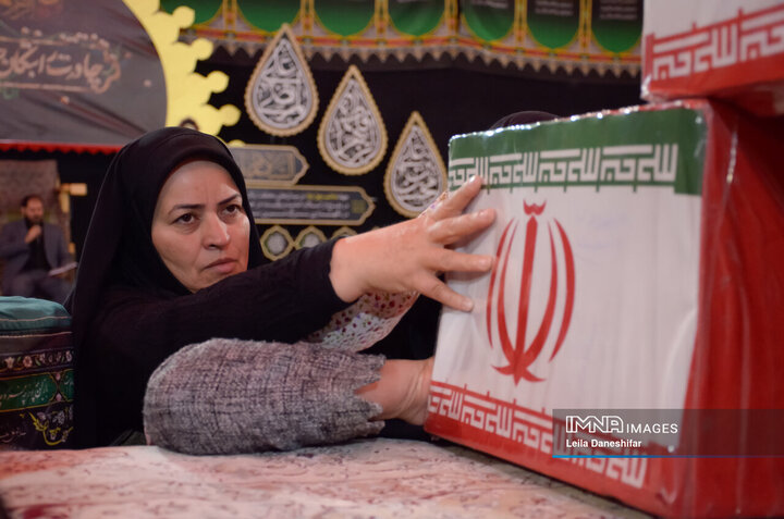 تشییع باشکوه شهدای گمنام همزمان با ایام شهادت حضرت فاطمه(س) در یزد