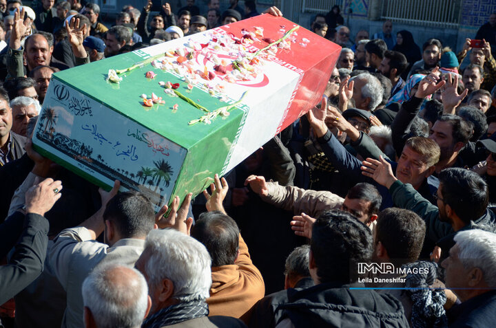 تشییع باشکوه شهدای گمنام همزمان با ایام شهادت حضرت فاطمه(س) در یزد