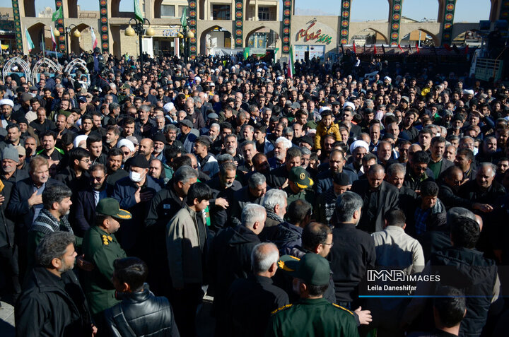 تشییع باشکوه شهدای گمنام همزمان با ایام شهادت حضرت فاطمه(س) در یزد