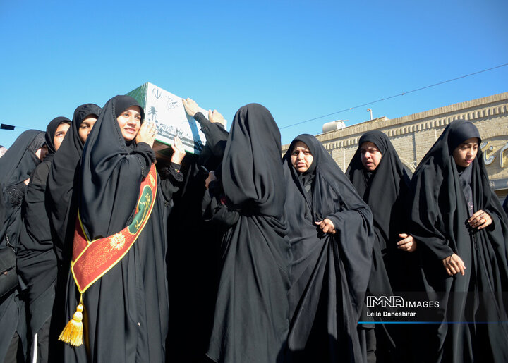 تشییع باشکوه شهدای گمنام همزمان با ایام شهادت حضرت فاطمه(س) در یزد