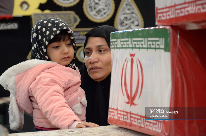 تشییع باشکوه شهدای گمنام همزمان با ایام شهادت حضرت فاطمه(س) در یزد