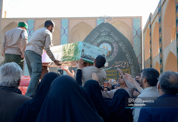 تشییع باشکوه شهدای گمنام همزمان با ایام شهادت حضرت فاطمه(س) در یزد