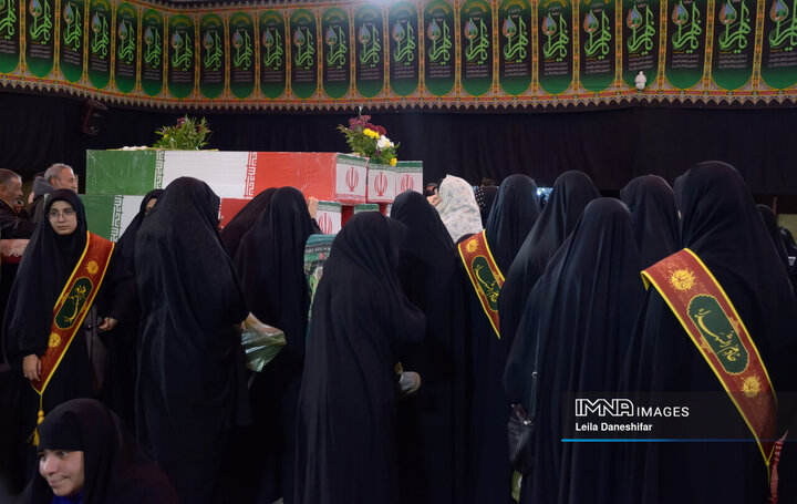 تشییع باشکوه شهدای گمنام همزمان با ایام شهادت حضرت فاطمه(س) در یزد