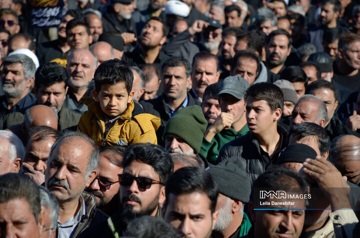 تشییع باشکوه شهدای گمنام همزمان با ایام شهادت حضرت فاطمه(س) در یزد