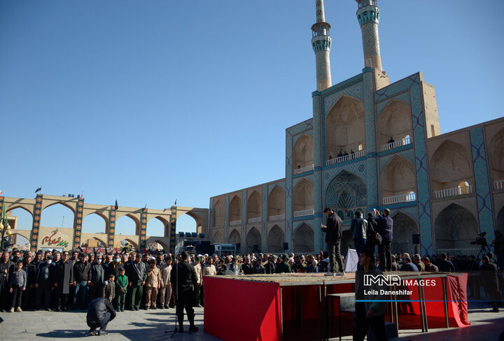 تشییع باشکوه شهدای گمنام همزمان با ایام شهادت حضرت فاطمه(س) در یزد