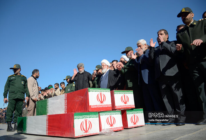 تشییع باشکوه شهدای گمنام همزمان با ایام شهادت حضرت فاطمه(س) در یزد