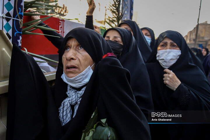 شاخه‌های یاس در اهواز؛ تشییع هشت شهید با نَفَس مادرانه فاطمی