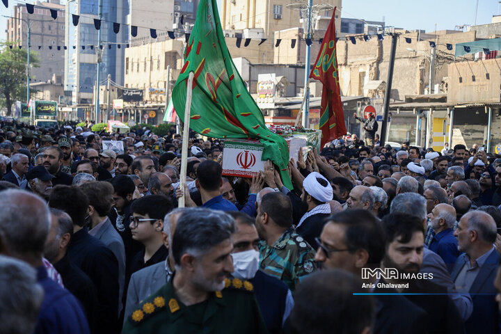 شاخه‌های یاس در اهواز؛ تشییع هشت شهید با نَفَس مادرانه فاطمی