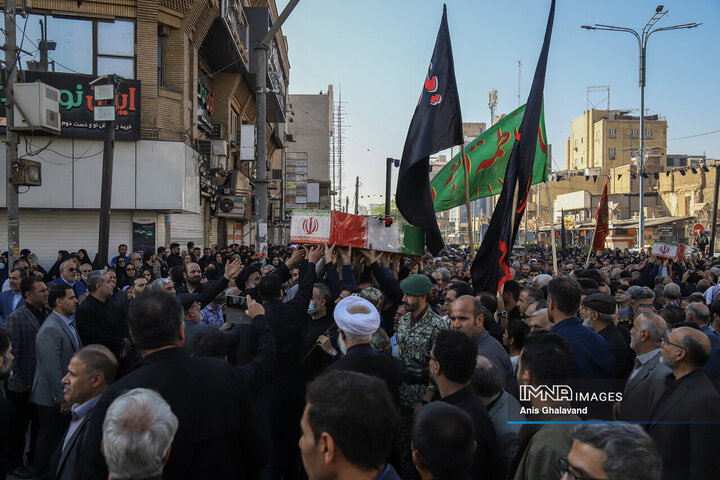 شاخه‌های یاس در اهواز؛ تشییع هشت شهید با نَفَس مادرانه فاطمی