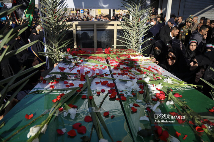 شاخه‌های یاس در اهواز؛ تشییع هشت شهید با نَفَس مادرانه فاطمی