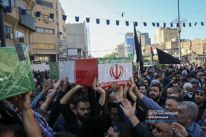 شاخه‌های یاس در اهواز؛ تشییع هشت شهید با نَفَس مادرانه فاطمی