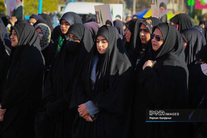 وداع مردم اصفهان با شهدای گمنام دفاع مقدس