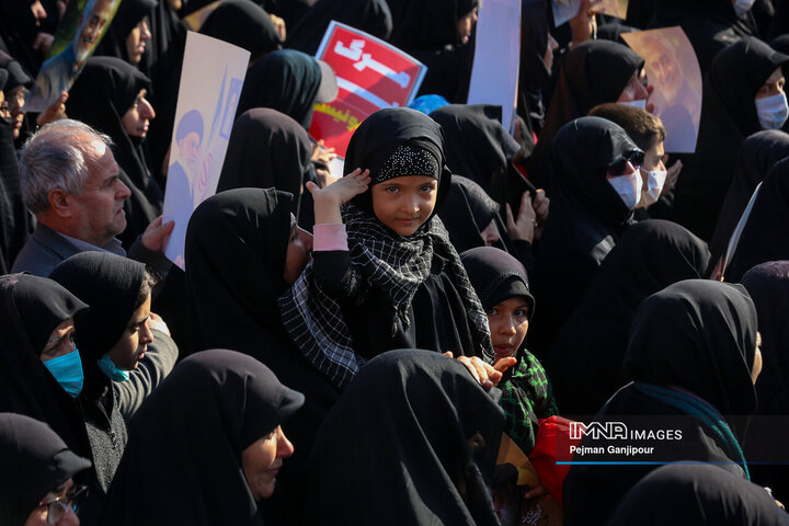 وداع مردم اصفهان با شهدای گمنام دفاع مقدس