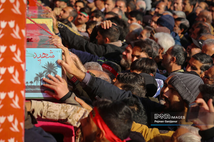 وداع مردم اصفهان با شهدای گمنام دفاع مقدس