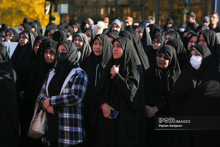 وداع مردم اصفهان با شهدای گمنام دفاع مقدس