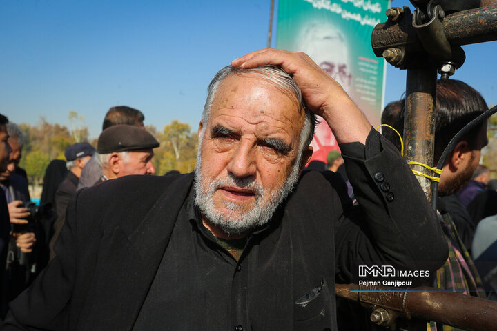 وداع مردم اصفهان با شهدای گمنام دفاع مقدس