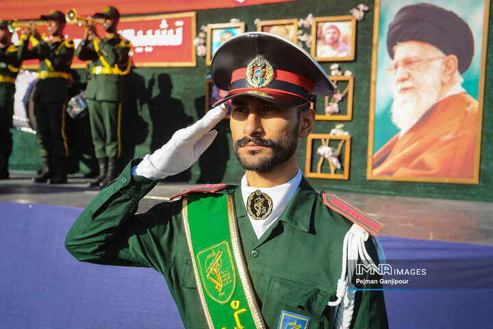 وداع مردم اصفهان با شهدای گمنام دفاع مقدس