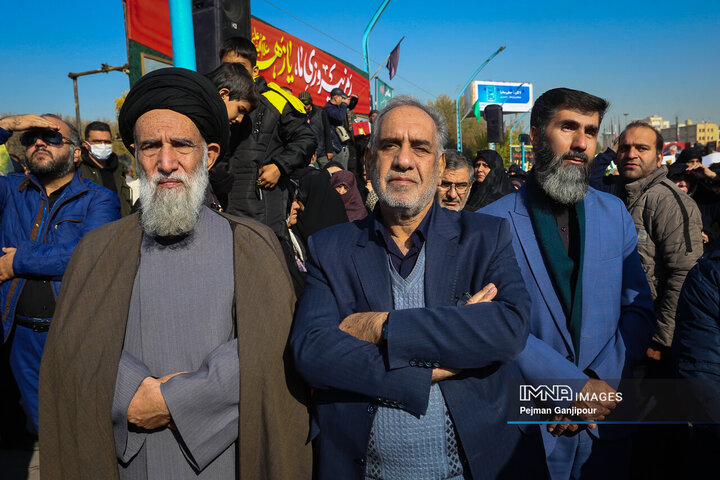 وداع مردم اصفهان با شهدای گمنام دفاع مقدس