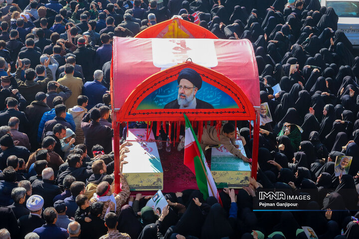 وداع مردم اصفهان با شهدای گمنام دفاع مقدس