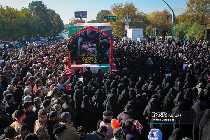وداع مردم اصفهان با شهدای گمنام دفاع مقدس