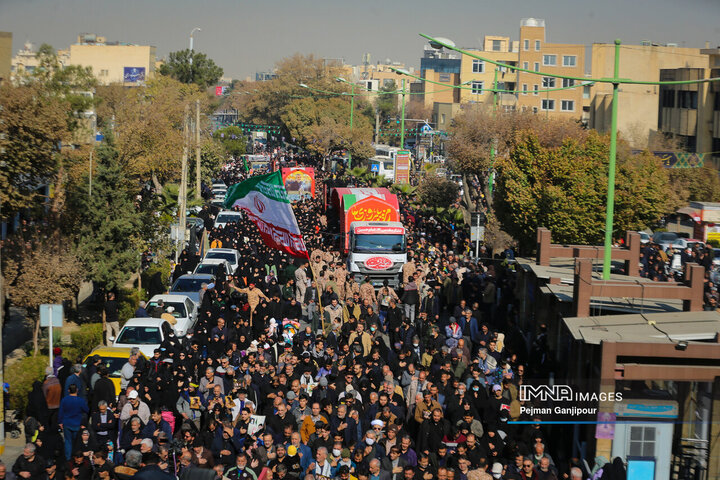 وداع مردم اصفهان با شهدای گمنام دفاع مقدس