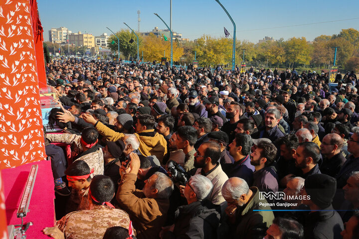 وداع مردم اصفهان با شهدای گمنام دفاع مقدس